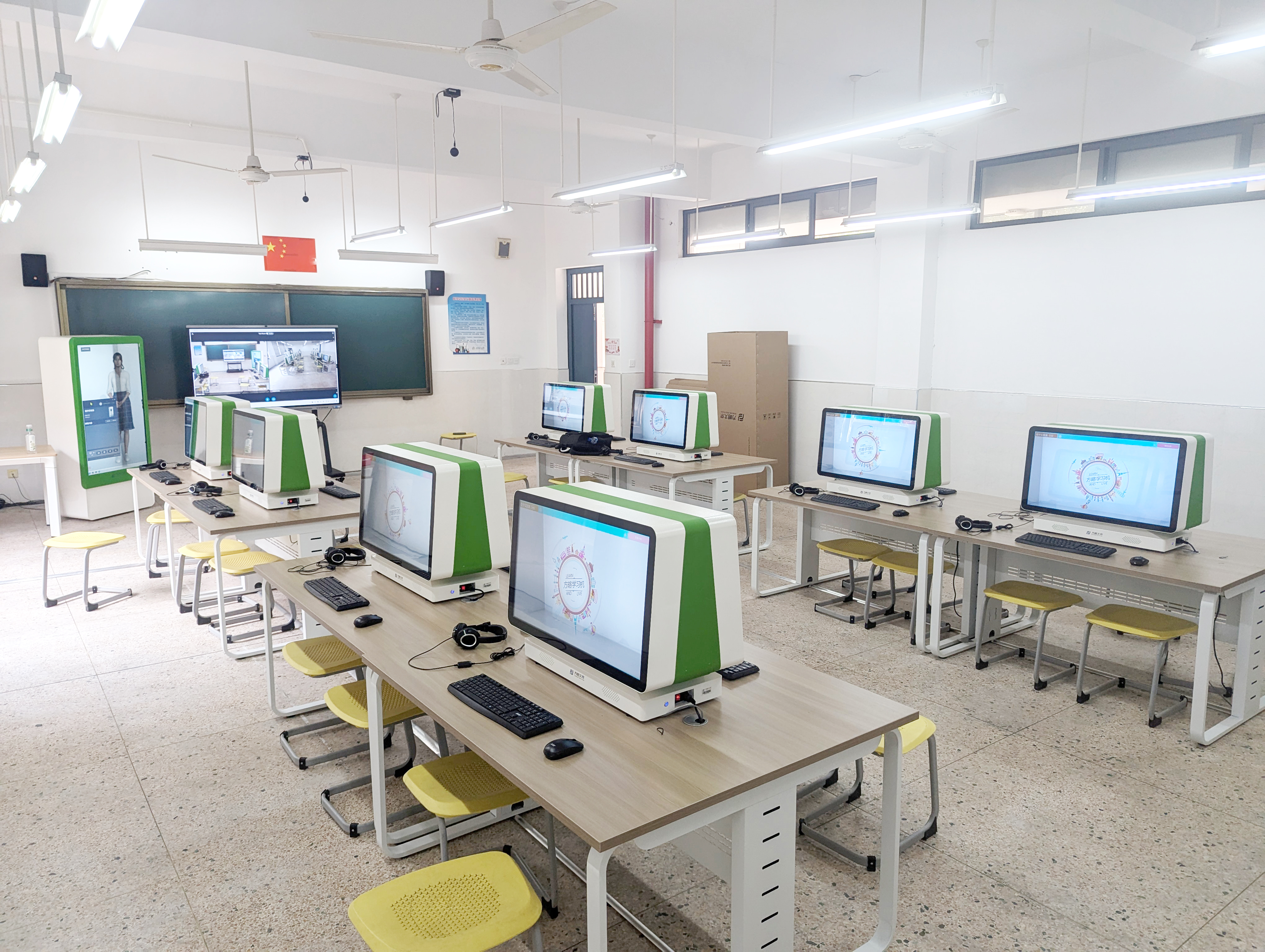 齊賢小學(xué)Ai教育機2.jpg